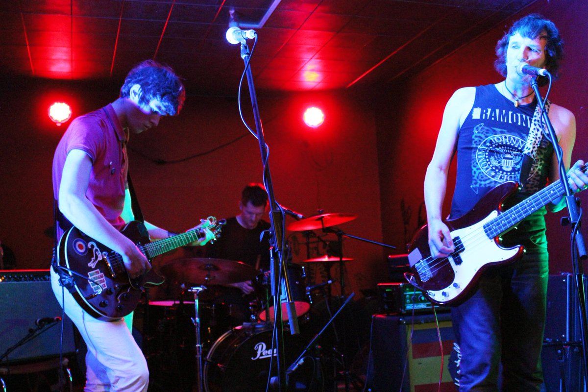 NewTownH0unds's tweet photo. Friday Night @ The Brisbane Hotel ✌️
Go suss out our YouTube channel for our live performances:
https://t.co/YVWit6ojTN
#PunkRock #SkaPunk #Punk #RockNRoll #AustralianPunk #AustralianPunkRock #ModPunk #PunkReggae https://t.co/JowsvxZizX