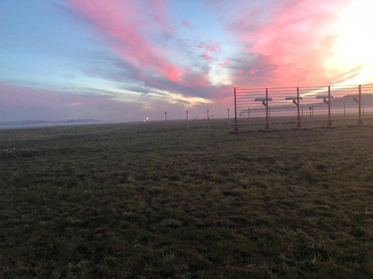 Mooie ochtendlucht op weg naar de #EindhovenseAero Club !
#lucht #vliegen #eacm