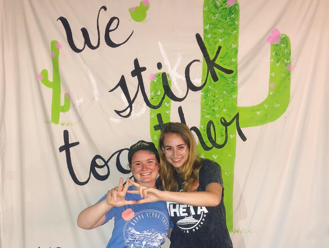 maddiecw3's tweet photo. so excited that I decided to #GoGreek and #ThoughtTheta! I love my new family, I am so excited continue the Theta legacy, and I can’t wait to get to know all of my new sisters and make so many fun memories! 💛🖤 #KappaAlphaTheta https://t.co/ksJ4NbAjk9