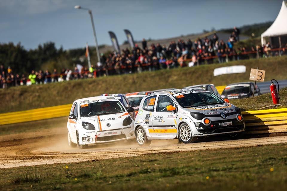 Rallycross_FR's tweet photo. Suspens le plus total ! 😳
Retrouvez le communiqué Junior ici 👉🏼 https://t.co/zvWB7Q0nGN
#RallycrossFrance #RallycrossLessay #Rallycross https://t.co/PV25J3OSYo