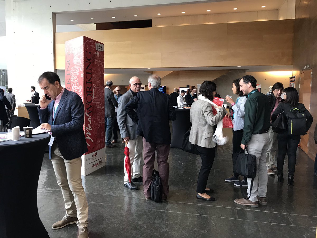 Tomando el último café antes de empezar el programa de conferencias del #FórumCárnico2018