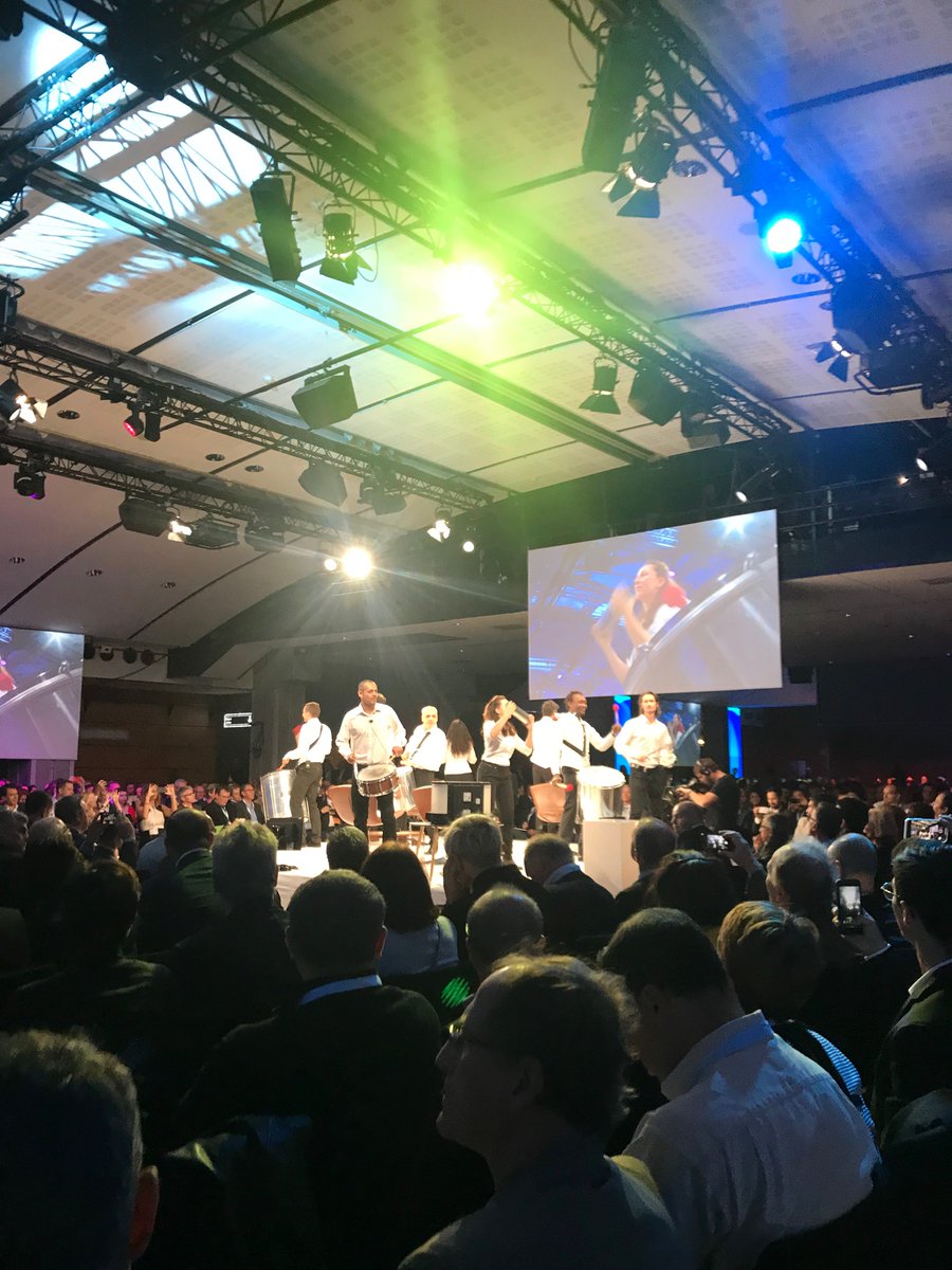 danbakouch's tweet photo. #think2018 c’est parti !! Salle comble au carrousel du Louvre ! Watson et les nouvelles plateformes métiers intelligentes 😉 https://t.co/NgxXba3d4K