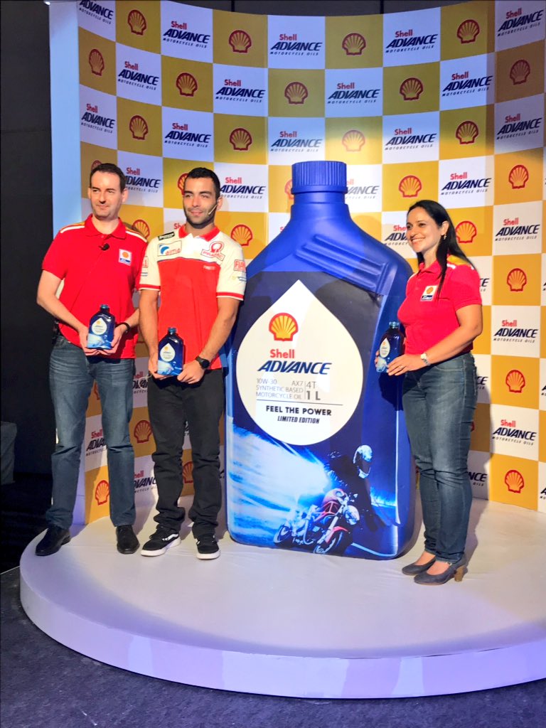 TopGearMagIndia's tweet image. @shell has just launched the new AX7 10W 30 engine oil. Designed for your motorcycle to deliver the best combination of performance and protection. #outrideanything #shelladvanceax7 @Petrux9 @manasitripathi @GarethFlood @Shell_India