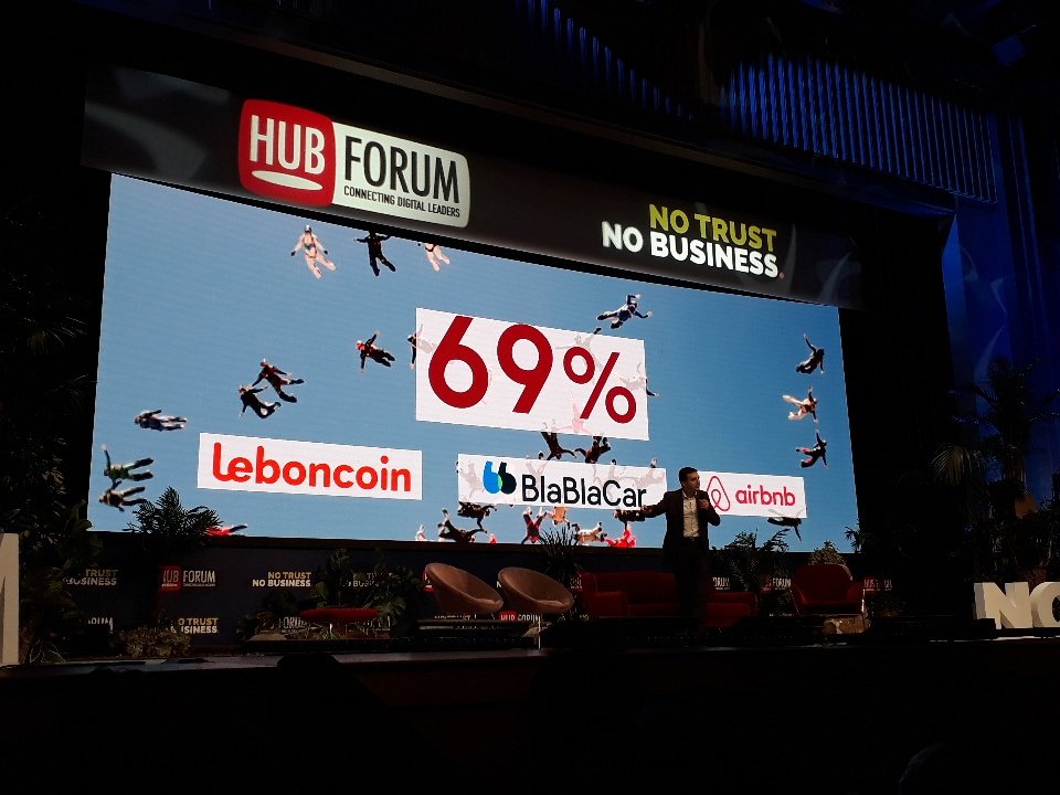 On peut créer la confiance malgré la défiance accrue liée à l utilisation de nos données par les marques  #HUBFORUM <a href="/emmanuelriviere/">Emmanuel Rivière</a>