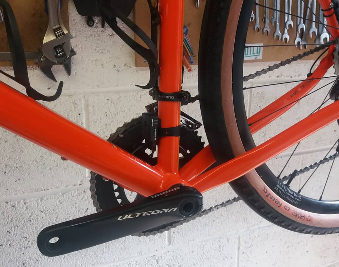 BuildCycleWorks's tweet image. A super clean and neat looking Mason full bike build. Di2 junction box tucked away under the bottle cage leaving clean lines and a clutter free cockpit. 

#Buildcycleworks #Nottingham #cyclinglife