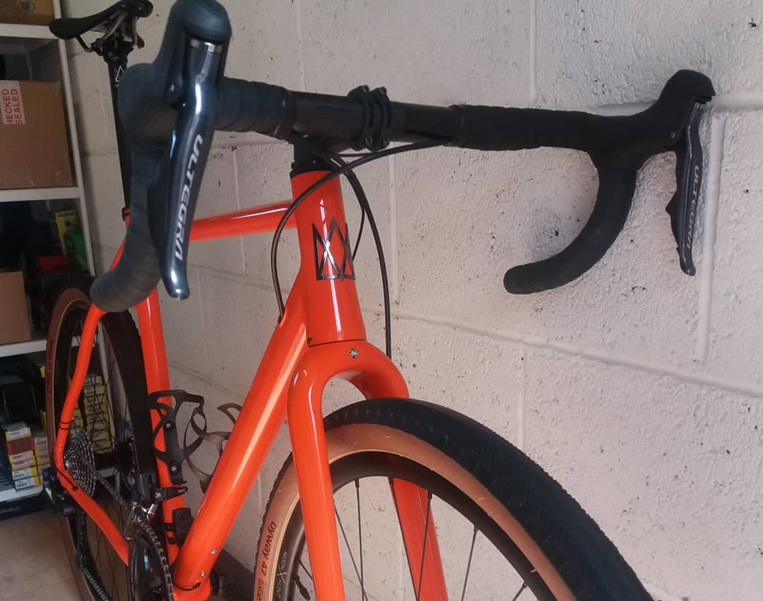 BuildCycleWorks's tweet image. A super clean and neat looking Mason full bike build. Di2 junction box tucked away under the bottle cage leaving clean lines and a clutter free cockpit. 

#Buildcycleworks #Nottingham #cyclinglife