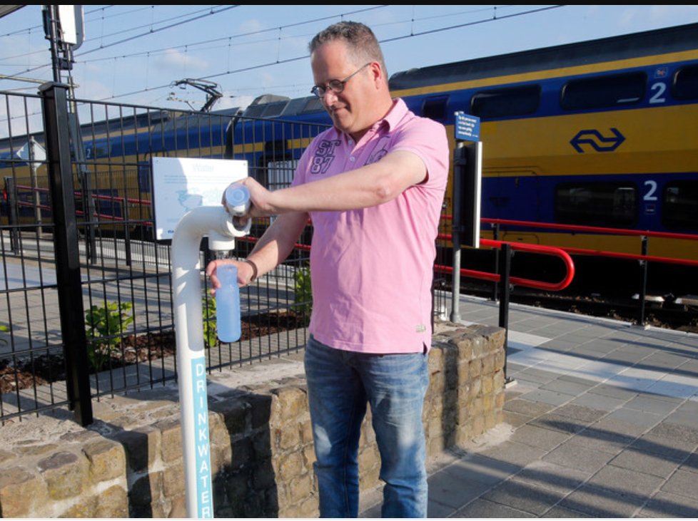 Vanaf 2019 is het Stationsgebied <a href="/GemHHW/">Gemeente Heerhugowaard, in Memoriam</a> een drinkwaterpunt rijker.Volgend jaar is het mogelijk om nabij het station een gratis flesje water te vullen#brengjewaterfles #heerhugowaard #pwn #ns