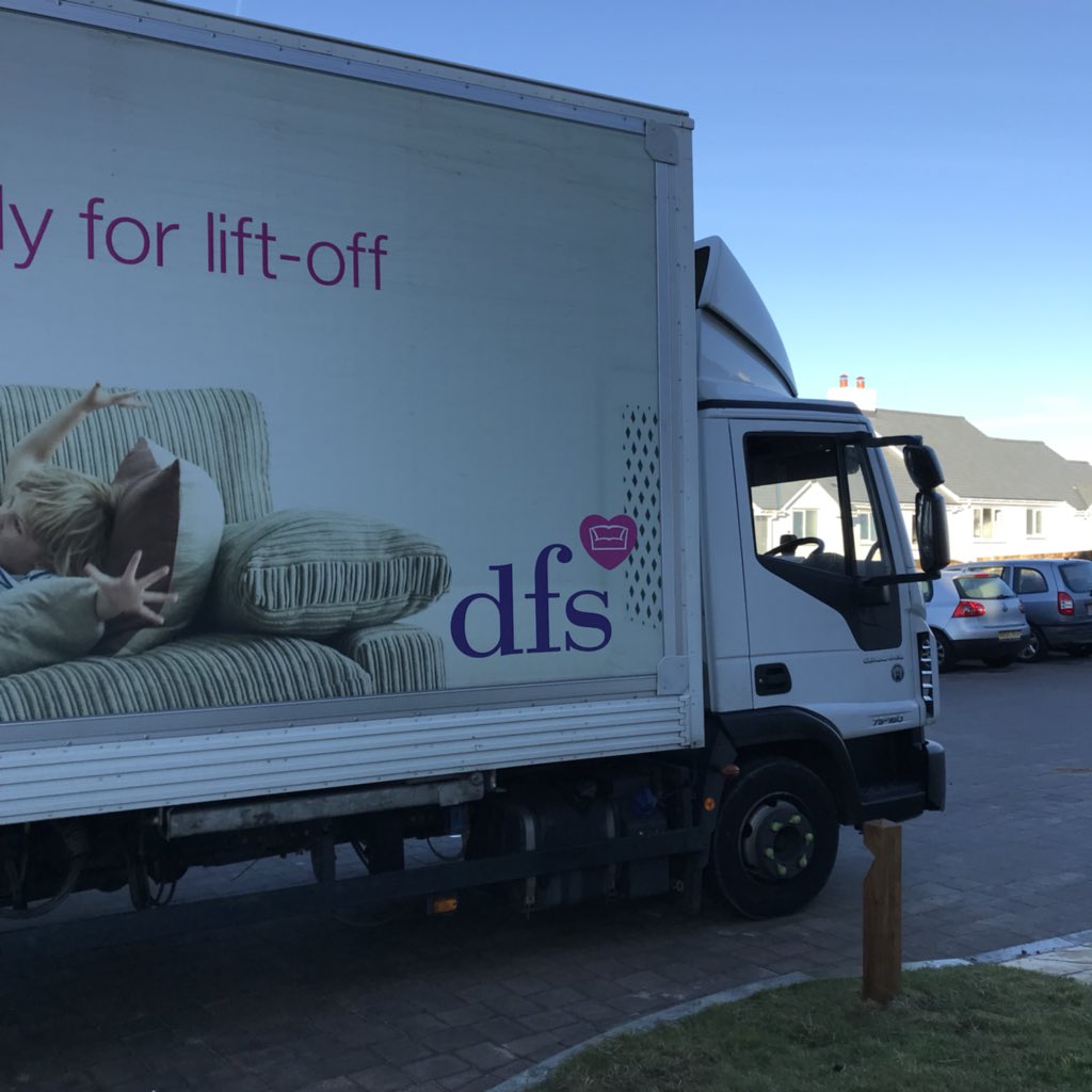 PhilippaSnell's tweet image. Couldn’t fault the service from @DFS  this morning! Thanks to the smiley Cornwall delivery team Jamie &amp;amp; Jason for bringing our new sofas! 😀 top #CustomerService #newsofas