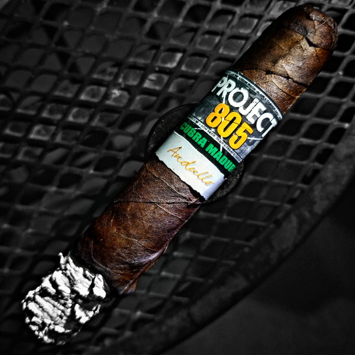 ImaTexican8's tweet photo. #Nightcap w/ a #Project805 Maduro! #VenturaCigars #Andullo @VenturaCigarCo https://t.co/Zvj8eoK9wZ