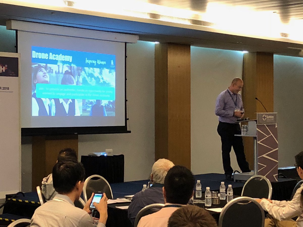 ⁦<a href="/martinezgeek/">Dan Martinez</a>⁩ ⁦<a href="/edutech_asia/">EDUtech Asia - Asia's Festival of Education</a>⁩  wonderful presentation on drone use. 6000 new applications for drone licenses for commercial use in last 3 months. The implications are obvious.