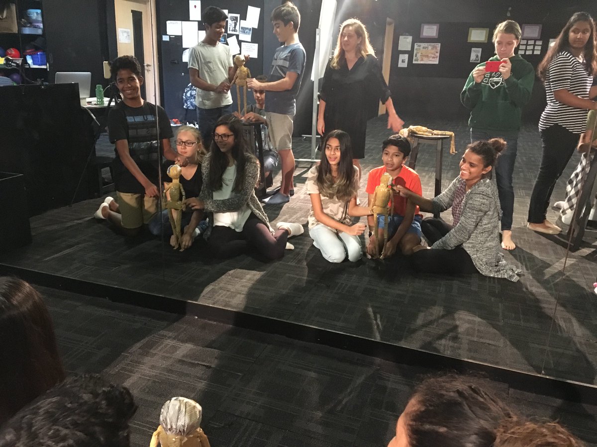 KaleroyZ's tweet image. I took a bunraku technique workshop with puppeteer Anurupa Roy of @katkathapuppet then taught the same to my 8th graders. Three students, one puppet, endless collaboration. 
#NESAchat #NESArts #ArtsEdChat #ArtsEd #TheatreEd #TheatreEdChat #MusicEd #MusicEducation @ASBIndia