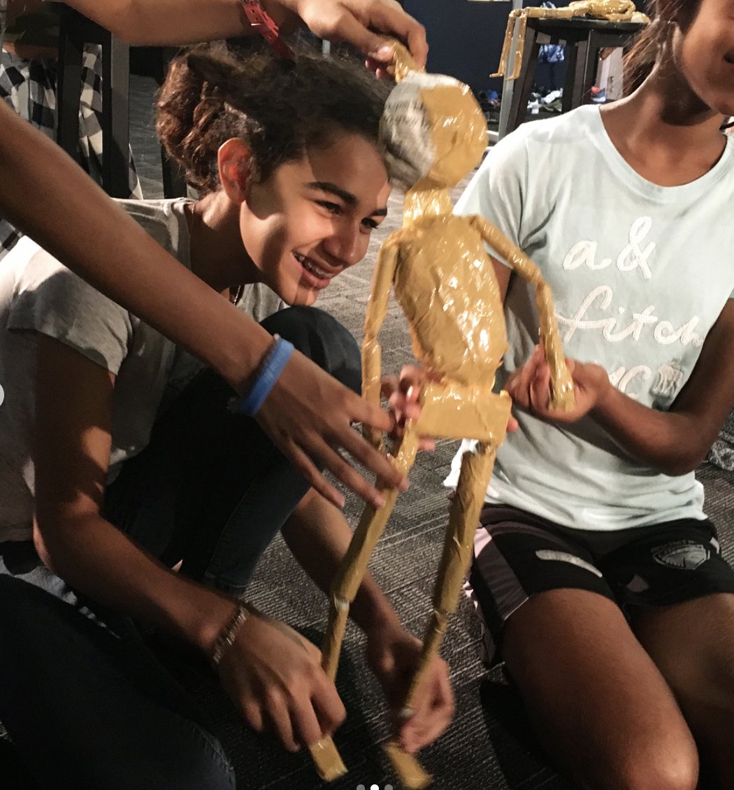 KaleroyZ's tweet image. I took a bunraku technique workshop with puppeteer Anurupa Roy of @katkathapuppet then taught the same to my 8th graders. Three students, one puppet, endless collaboration. 
#NESAchat #NESArts #ArtsEdChat #ArtsEd #TheatreEd #TheatreEdChat #MusicEd #MusicEducation @ASBIndia