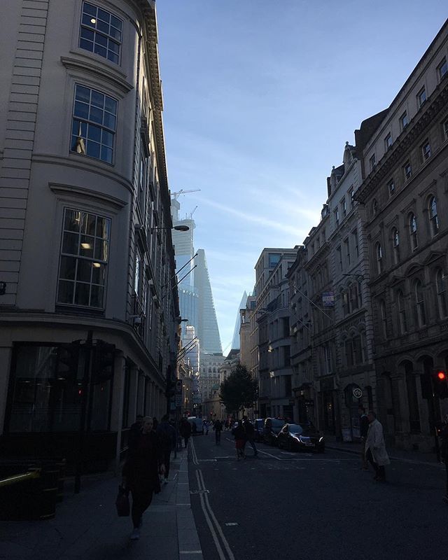 Built_ID's tweet photo. The Morning City #london #nofilter #cityoflondon #commuterlife #archecture https://t.co/Pe9n84RF4p https://t.co/XMgJImEkbU