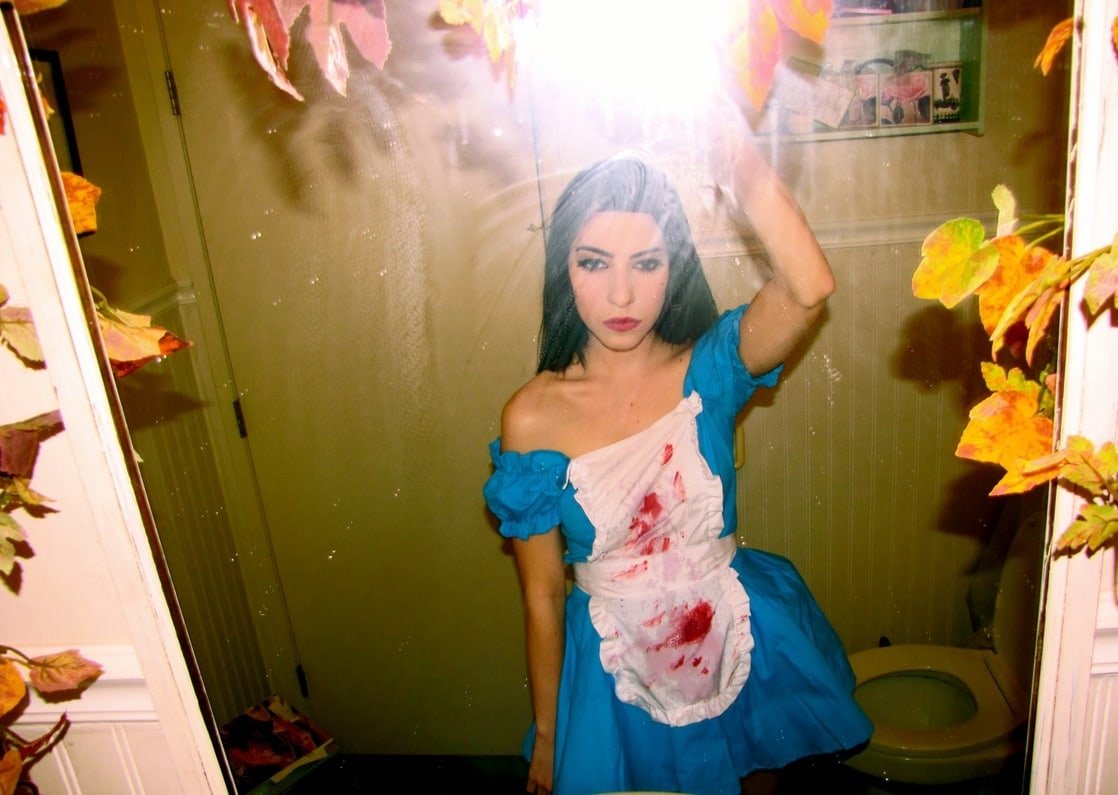 LisaMarieFans's tweet photo. Watch out weirdos, #Halloween is coming to town 🎃 @Lisa_Veronica @TheVeronicas https://t.co/ic50eNuY1Z