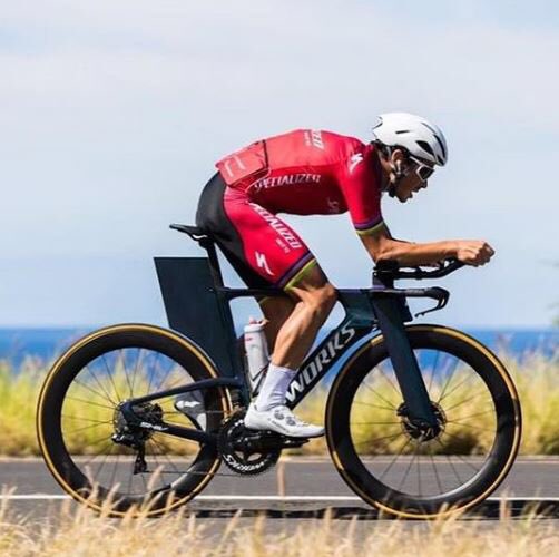 TriatlonToday's tweet photo. Specialized presenta un híbrido entre la Tizona y Babieca https://t.co/WcOKYge6iR