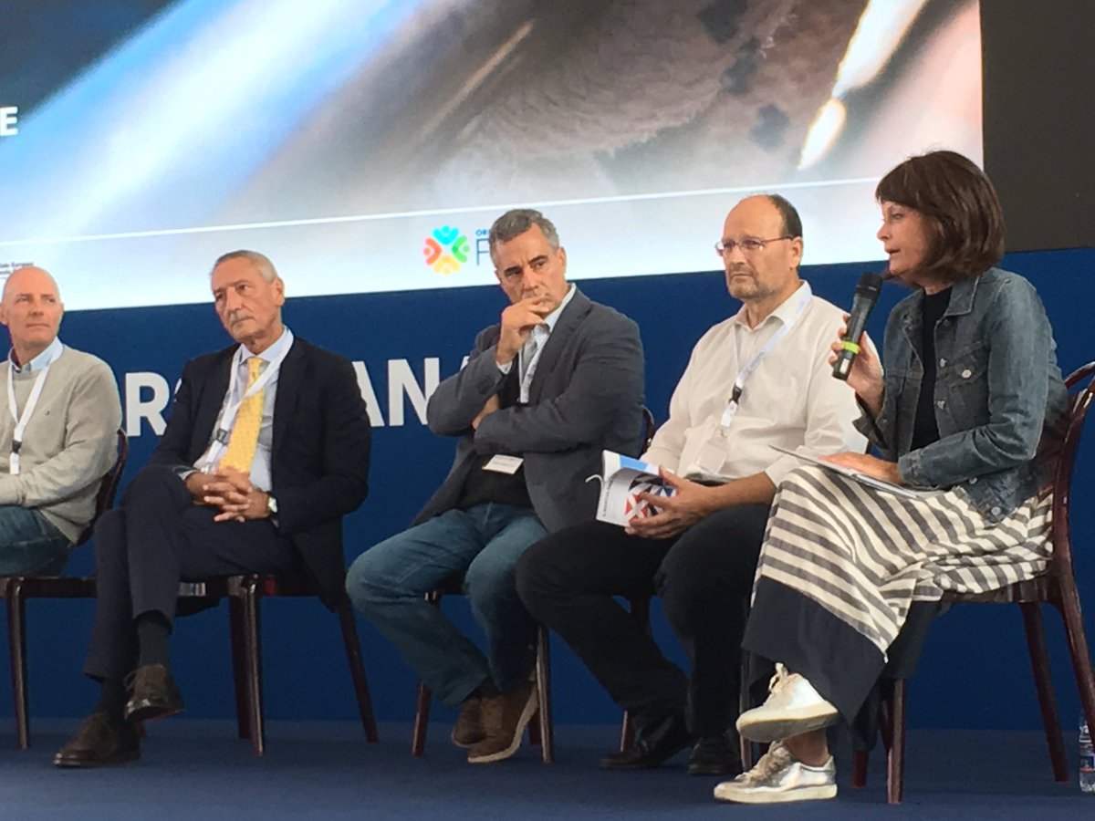 Lavoro_FVG's tweet photo. A #Barcolanajob partiamo oggi con la formazione nel settore del Mare Quali sono i percorsi di studio in #FVG? #FVG_B50JOB https://t.co/t7nKVTiPrk