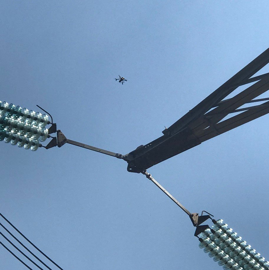 #Anafi en action lors d’une inspection visuelle d’un pylône Trianon. Approche rapide du #drone à 3 mètres du pylône en toute simplicité. #télépilote