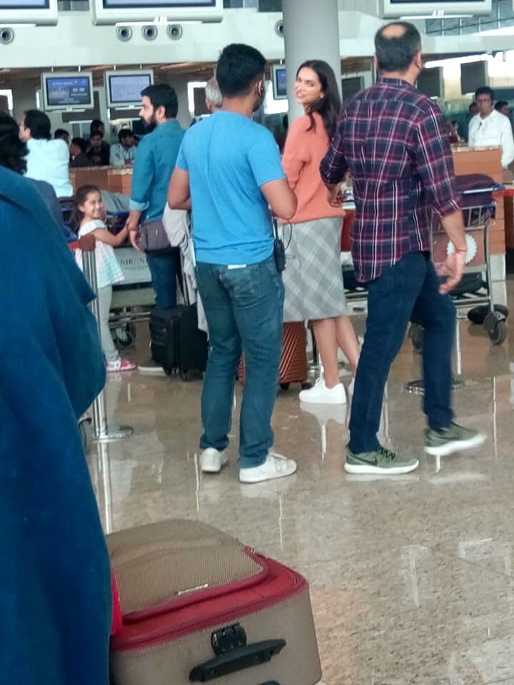 deepikapaddicts's tweet photo. Deepika Padukone shooting for Britannia good day commercial yesterday. https://t.co/5tqbV8w0F2