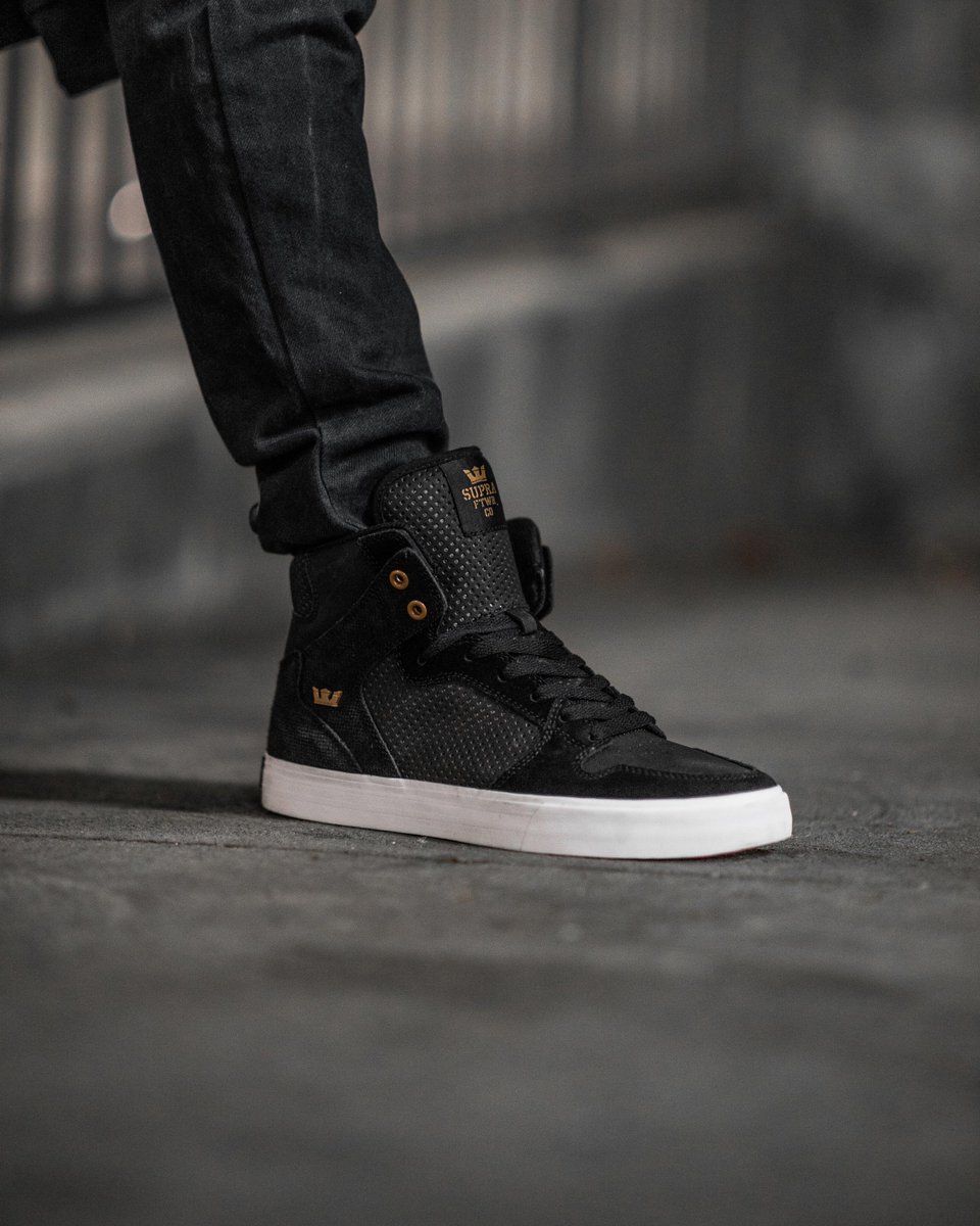 Scherm Typisch Overtreden Supereight on Twitter: "Staff pick of the day &gt;&gt;&gt; Supra Vaider  Black / Copper #suprashoes #supra #suprafootwear #supravaider #sneakers  #trainers #hightops #shoes #footwear #fashion #nike #adidas #vans  #skateboarding #supereight https://t.co ...