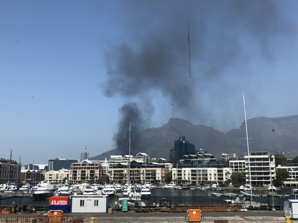 Barefoot_Binary's tweet photo. Two trains are on fire at the Cape Town Railway Station on platform 17 and 18. (Apparently a disgruntled manager) So many friends &amp; colleagues will be stranded tonight. #Metrorail #CapeTown #Prasa https://t.co/eTlwzyZLO1