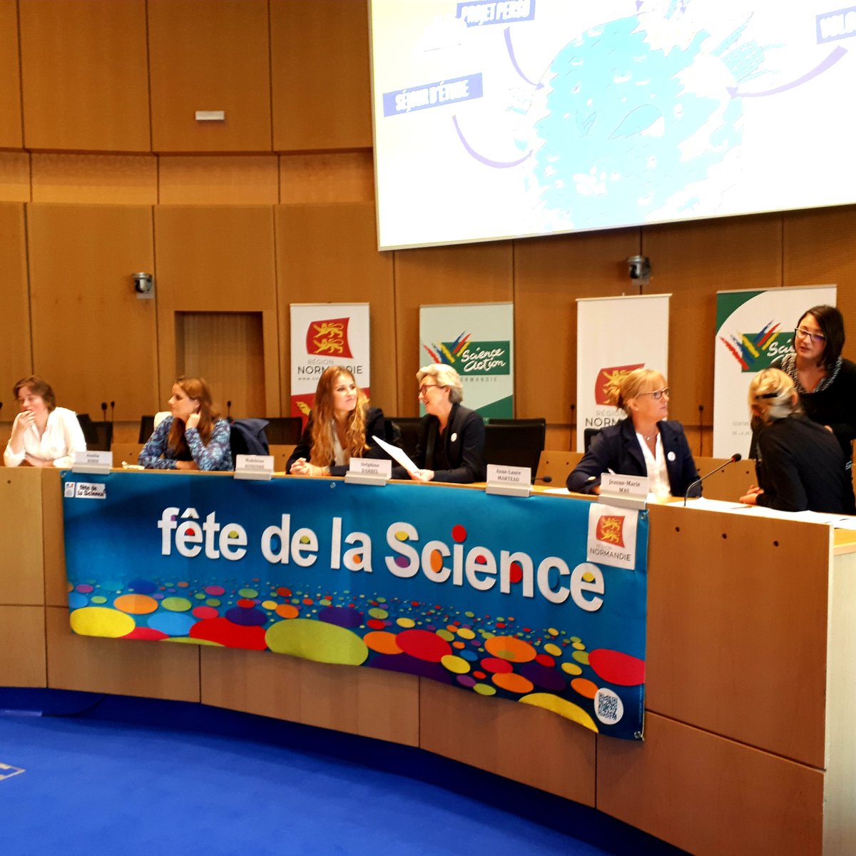 cesi_officiel's tweet photo. #FDLS2018 avec le @Cesi_Rouen : Hémicycle comble pour la matinée "#Scientifique, c'est pas ton genre?" @RegionNormandie @FeteScience
450 élèves avec la visioconférence
#Témoignage d'Elodie Lévèque du @Cesi_Rouen https://t.co/hJLjsyxTkJ
