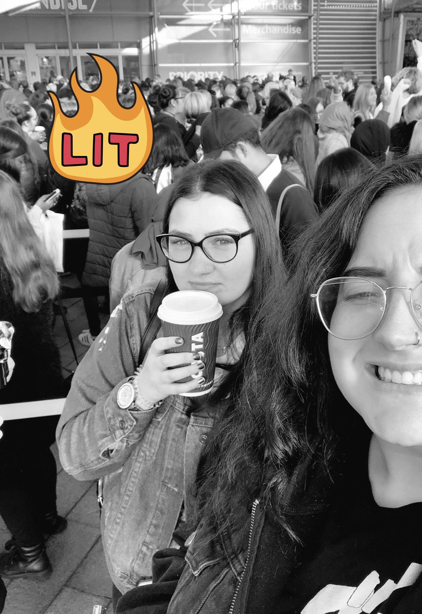 radiokimchiUK's tweet photo. Megan and Mickey are barely awake in the merch queue! Where are you guys? 🔥
#O2 #O2line #BTS #btsinlondon #BTSLondon #BTSLoveYourselfWorldTour https://t.co/Zib7zcakWj