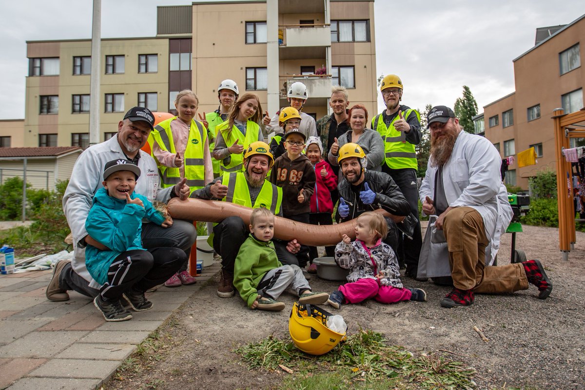 Toimitettiin vähän isompi nakki! Tänään MTV3, klo 20.00, Duudsonit tuli taloon, selviää kuinka iso se oikein oli! #vapaapossu #mattilabros #duudsonittulitaloon #jättinakki