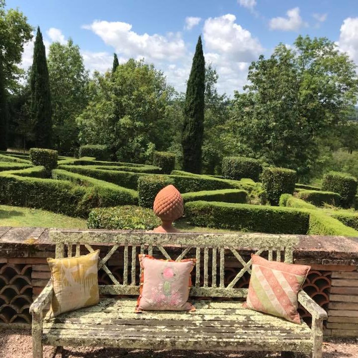 Reminiscing about those hot summer afternoons ☀
.
.
.
.
.
.
#garden #green #flowers  #gardens #gardening #outdoors #mycountryhome #mycountryliving #flowerstagram #countryliving #dreams #gate #gates #daydreaming #oasis #take