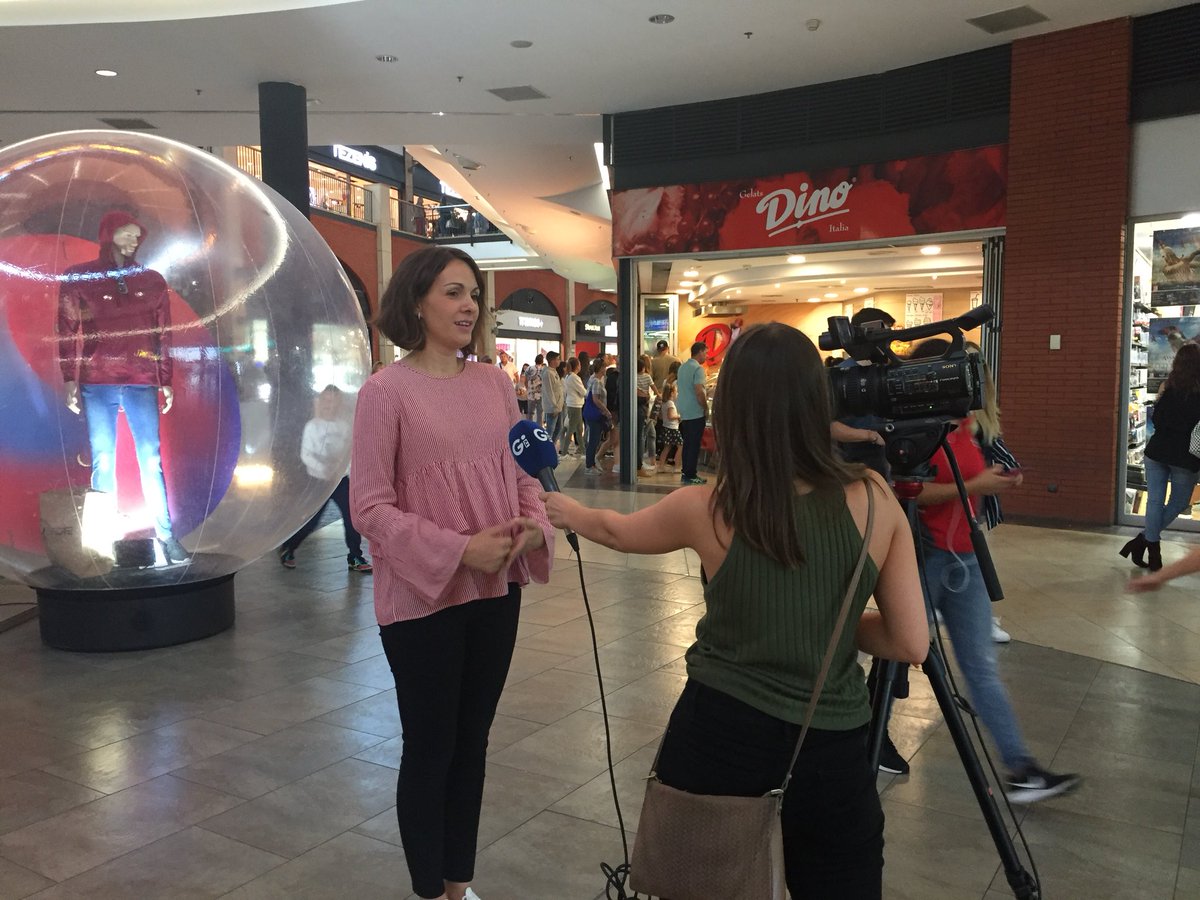 6comunicacio's tweet photo. La directora de Màrqueting de @ccespaigirones entrevistada a @tvgirona #espaimoda #concursos #solidaritat @CPSalip https://t.co/byk9qPol2p