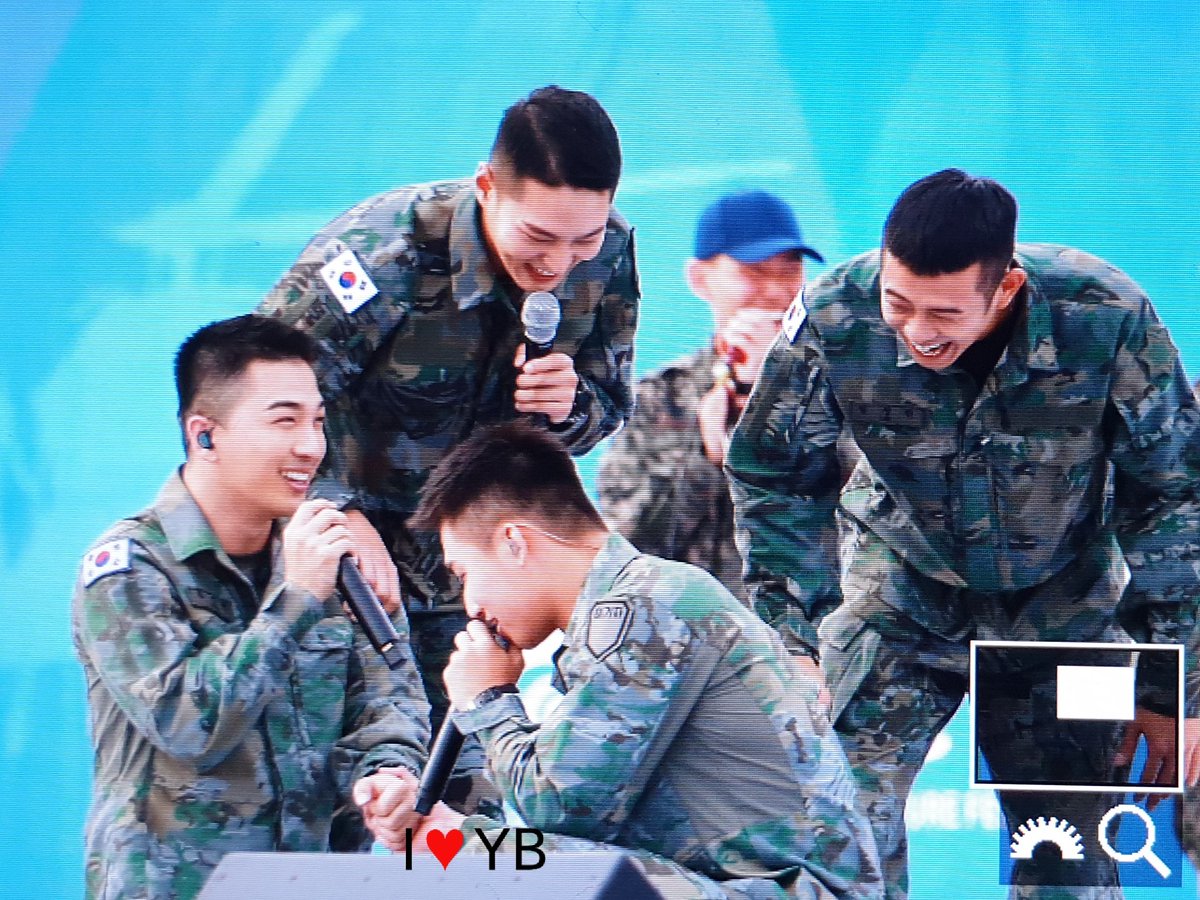 URTHESUN's tweet photo. 181009 #TAEYANG @ 지상군페스티벌 🚩

삼행시 포기자 영배찡🤣🤣

@Realtaeyang #지상군페스티벌
#태양 #동영배 #영배 #태양달 https://t.co/oAf5zEiZ93