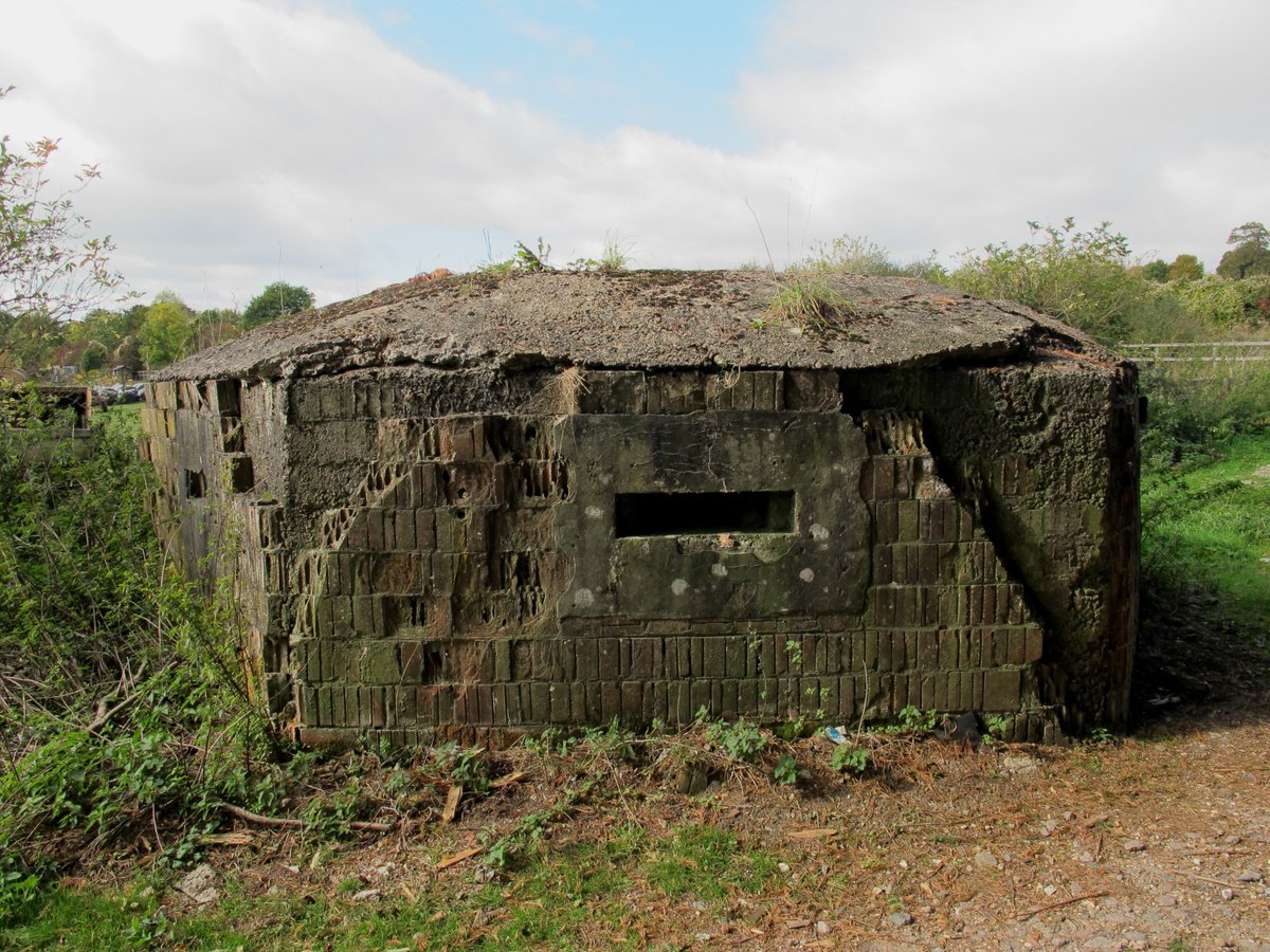 PillboxSG's tweet photo. Military Reminders Of The Past & Present Can Be Found & Seen In & Above #WestBerkshire #WW2 #Pillbox #GHQLine #AntiInvasionDefences #ParachuteRegiment #Paras #BritishMilitary #Apache #ArmyAviation #WarMemorial #MervilleBattery #DDay #Hungerford #CoombeGibbet #WalburyHill https://t.co/D8J5rJb4x5
