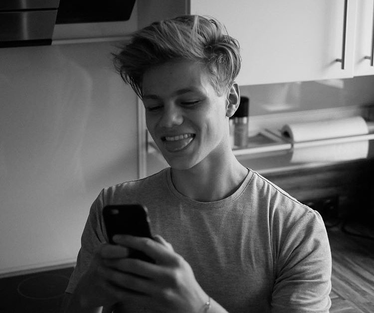 Cuando ves a tu Crush en línea.
Vs
Cuando al fin te contesta.