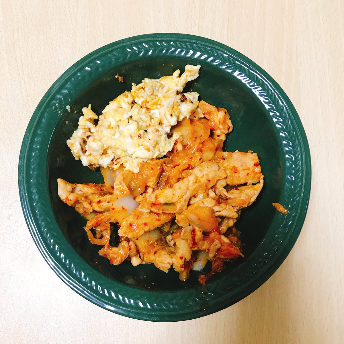 gvweTEbcdXVwByp's tweet image. 今日は豚キムチとスクランブルエッグ
一人暮らしを始めて5回目くらいの豚キムチ笑笑
#ダイエッターさんと繋がりたい 
#ダイエット仲間募集中 
#一緒に頑張ってくれる人募集中