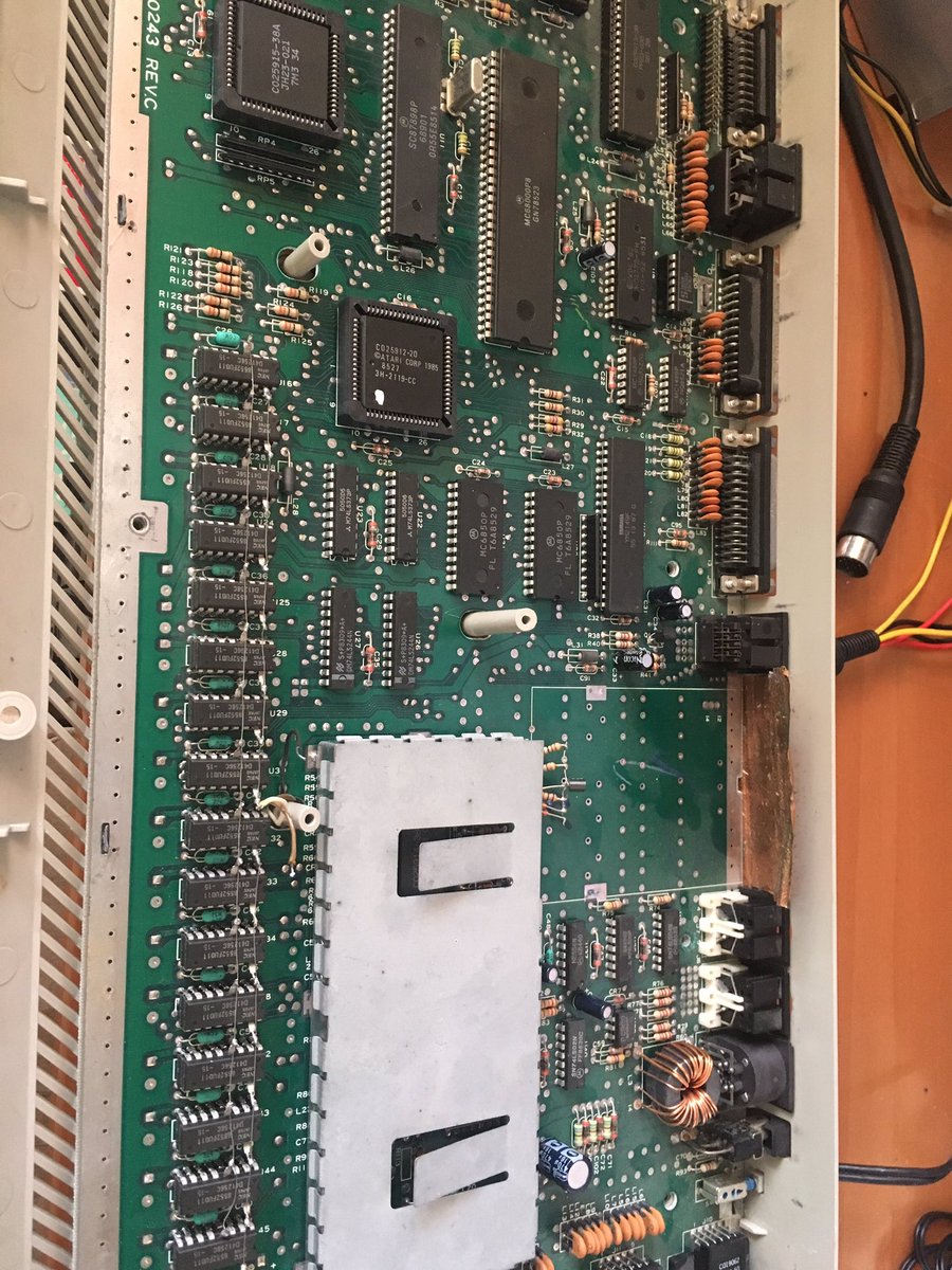 AtariSTFan's tweet photo. Let’s see if it can be a 520ST+ again...
Old piggyback mod to have 1040Kb
#atari #520ST https://t.co/pO6p4Nv0Rz