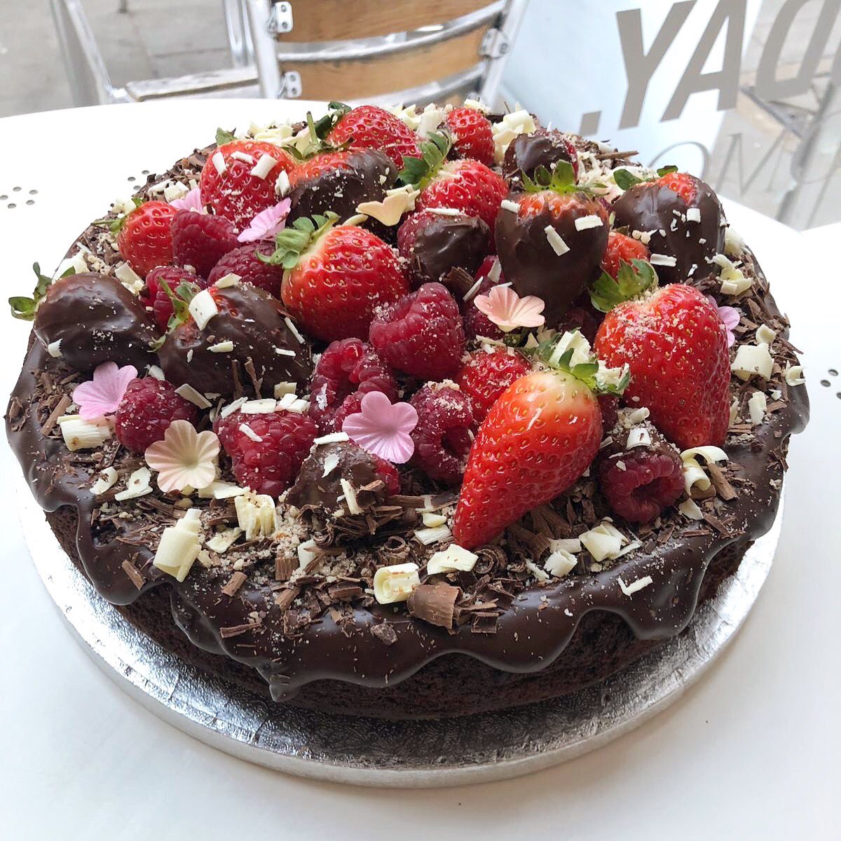 nibsysgf's tweet photo. What a beauty!
Ellie and Lorena have made Nutella cake with lashings of fruit and chocolate shavings for a pre-order.
#specialoccasioncakes #glutenfree #nutellacake #hazelnutcake #birthdaycake #nibsysgf #rdguk https://t.co/osLxofed25