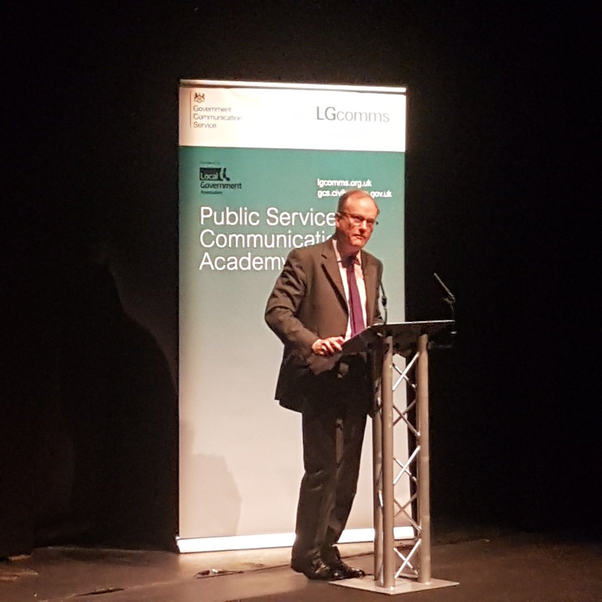 RhiannonClancy1's tweet photo. Alex Aitken in action at Publuc Service Comms Academy #CommsAcad https://t.co/XTTOCxX5Qz