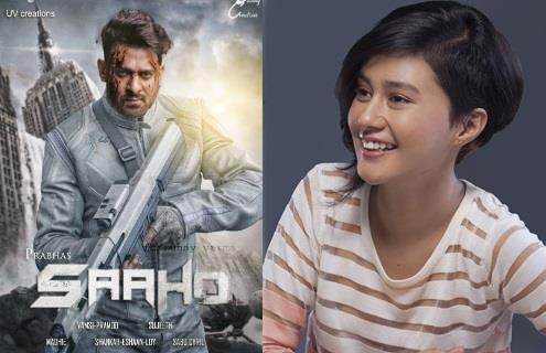 FilmyTelugu's tweet image. Airtel 4G girl Sasha Chettri in Prabhas's 'Saaho': #Airtel4Ggirl #SashaChettri #PrabhasSaaho Airtel 4G girl Sasha Chettri in Prabhas's 'Saaho' dlvr.it/Qmm5bR