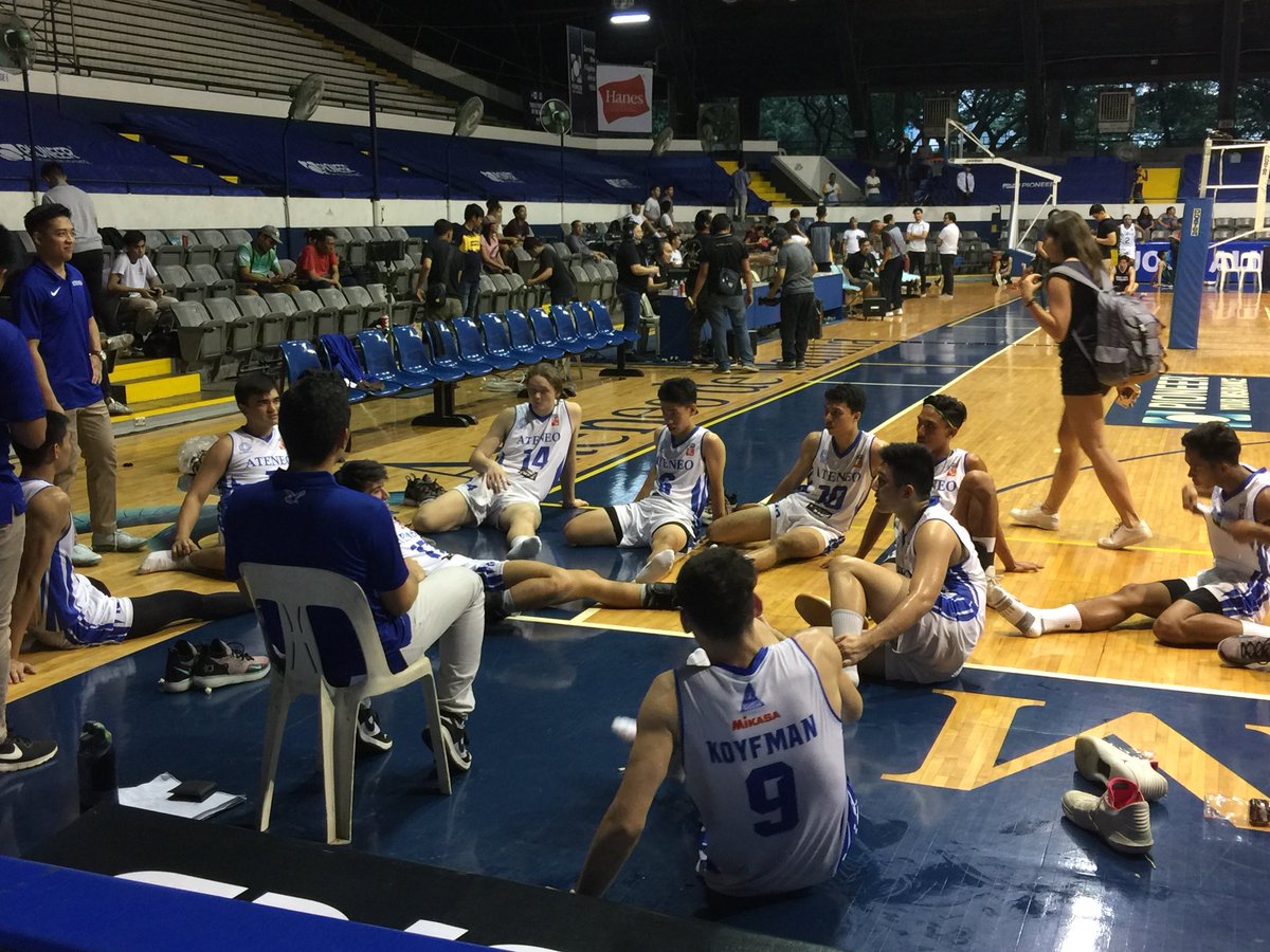 Karl_TheGUIDON's tweet image. FINAL: The Ateneo Fudgee Barr team claims their second victory of the tournament in four close-scoring sets.
25-22, 25-22, 22-25, 25-23
#SpikersTurf