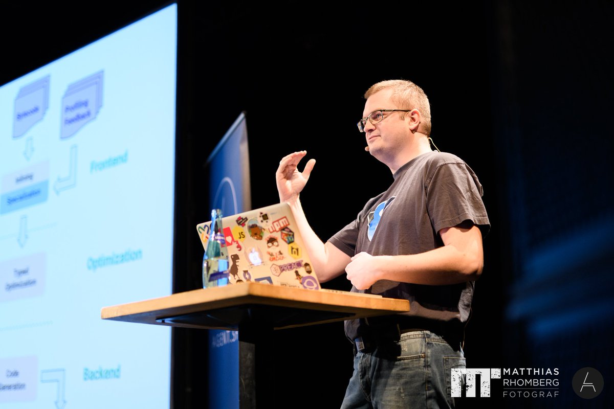 AgentConf's tweet photo. @bmeurer giving a talk about TurboFan
#AgentConf18 https://t.co/HWByWHATap