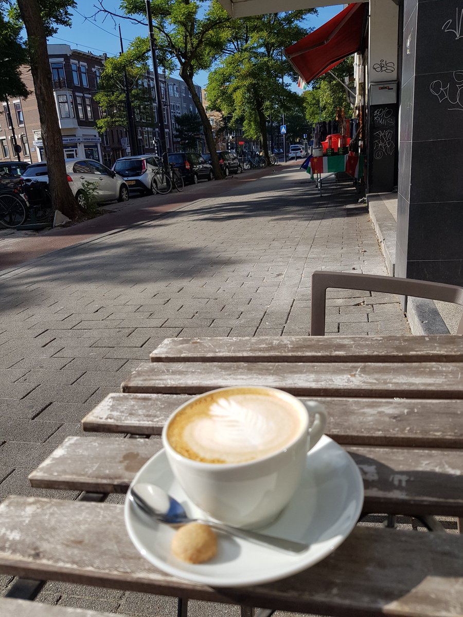 Genieten van de zon bij <a href="/EspressoDates/">EspressoDates</a> #MooierMiddelland <a href="/openrotterdam/">OPEN Rotterdam</a>