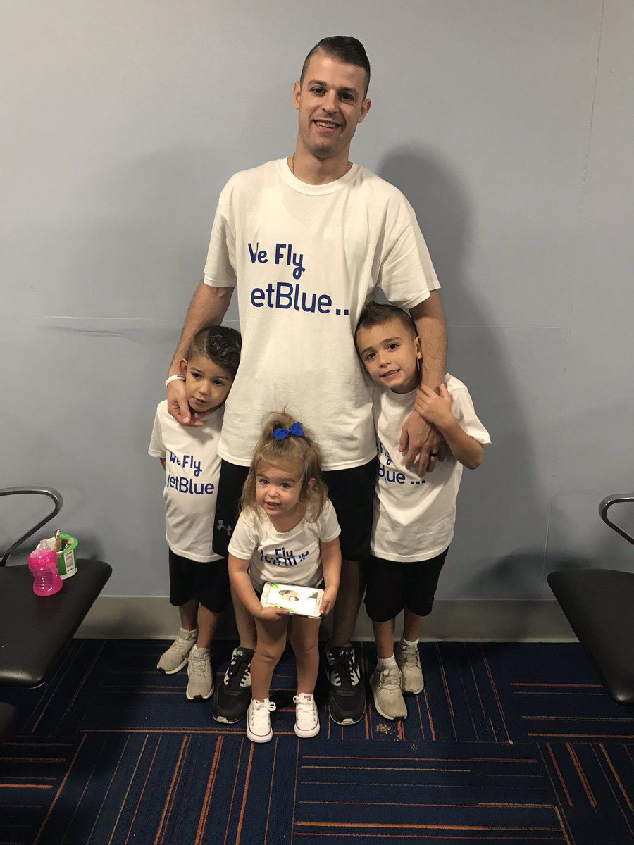 mandeonthetrain's tweet photo. On our way to Disney 😍 #jetblue #BackTheBlue #Disney #flyjetblue #disney2018 #firstflightever https://t.co/rLad1mKTSu