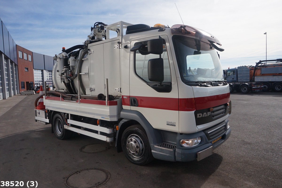 cleanmattrucks1's tweet photo. New arrival #DAF FA 45 LF 220 Euro 5 #Rioned Combi https://t.co/wlCBfzYfF0 https://t.co/HU7FTm8b1Y