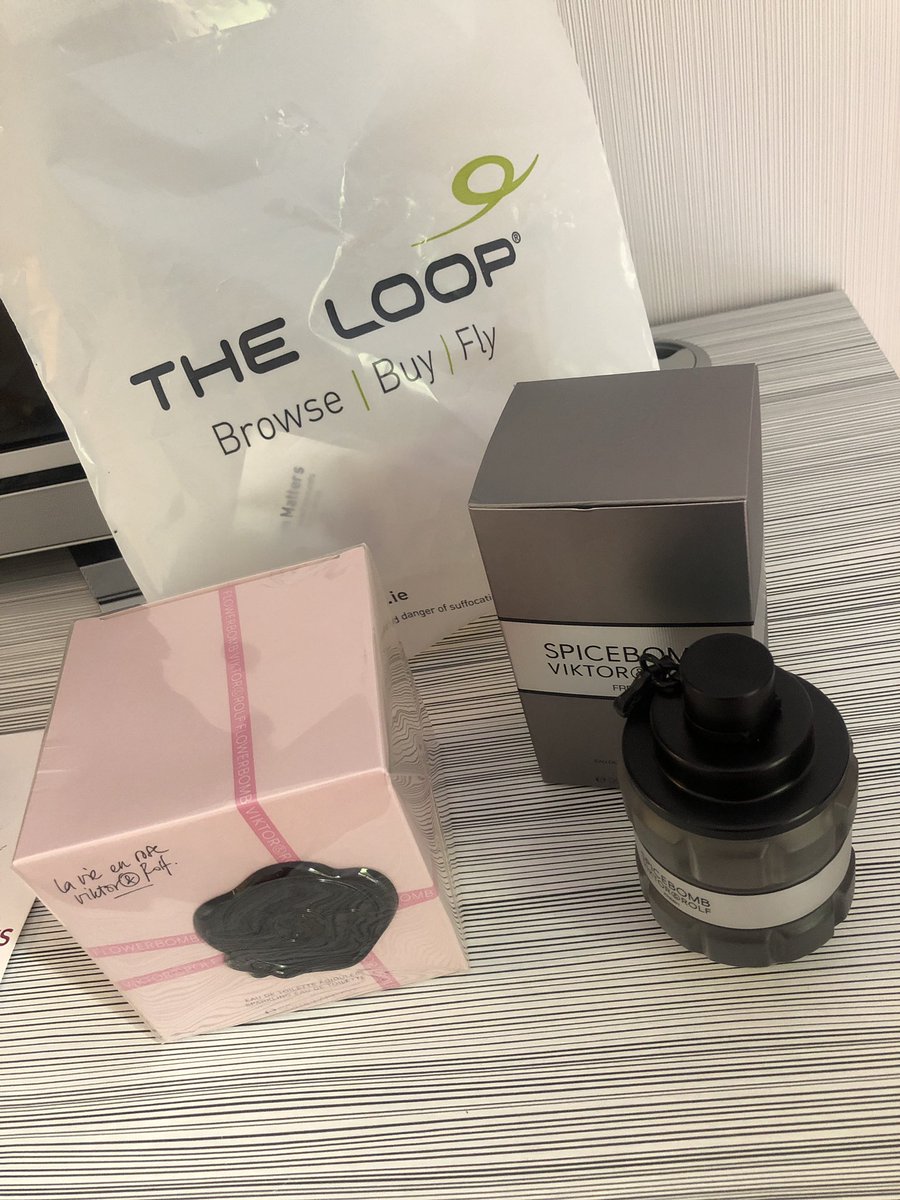 eatsleepchic_ie's tweet image. @Viktor_and_Rolf His and Hers perfumes from @TheLoopDutyFree #treatyoself Click &amp;amp; collect ladies perfume and mens aftershave at theLoop.ie. Buy online now and collect on your return. Airport shopping made easy 🙌🏼 #TravelTuesday