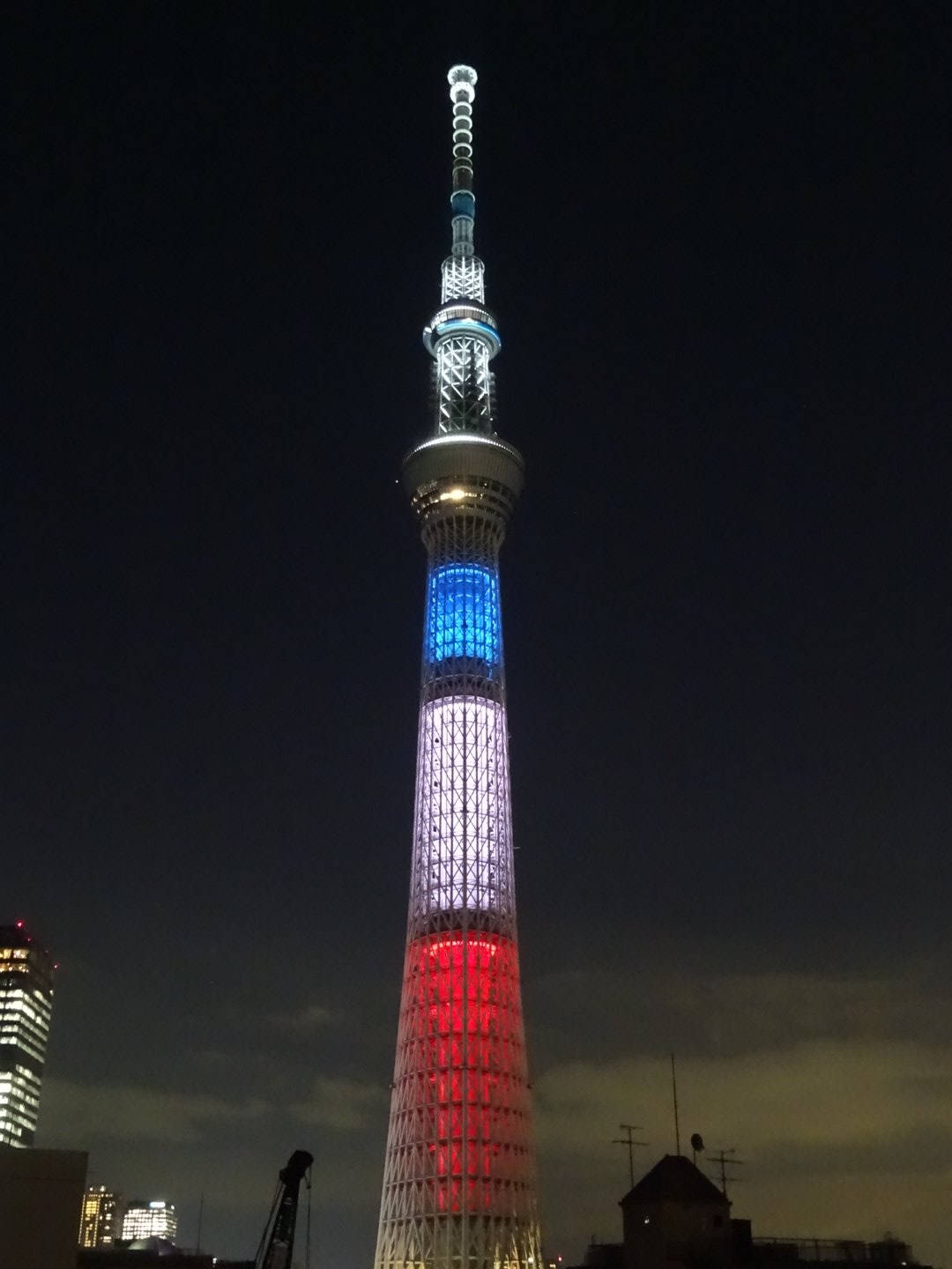 すえきち 今日のスカイツリーはフランス国旗をイメージした トリコロールライティング T Co Ovo8eeprl0 Twitter