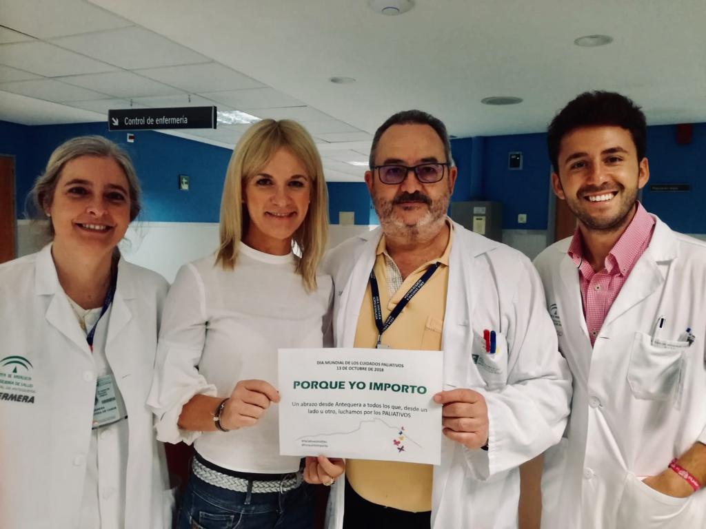 Paliativosymas's tweet photo. También desde Antequera nuestro apoyo a los paliativos con el ESCP, enfermera gestora hospitalaria y un magnífico residente.
 #porqueyoimporto  #paliativosvisibles #DiaMundialDeLosCuidadosPaliativos #becauseImatter https://t.co/nptIodsdg9