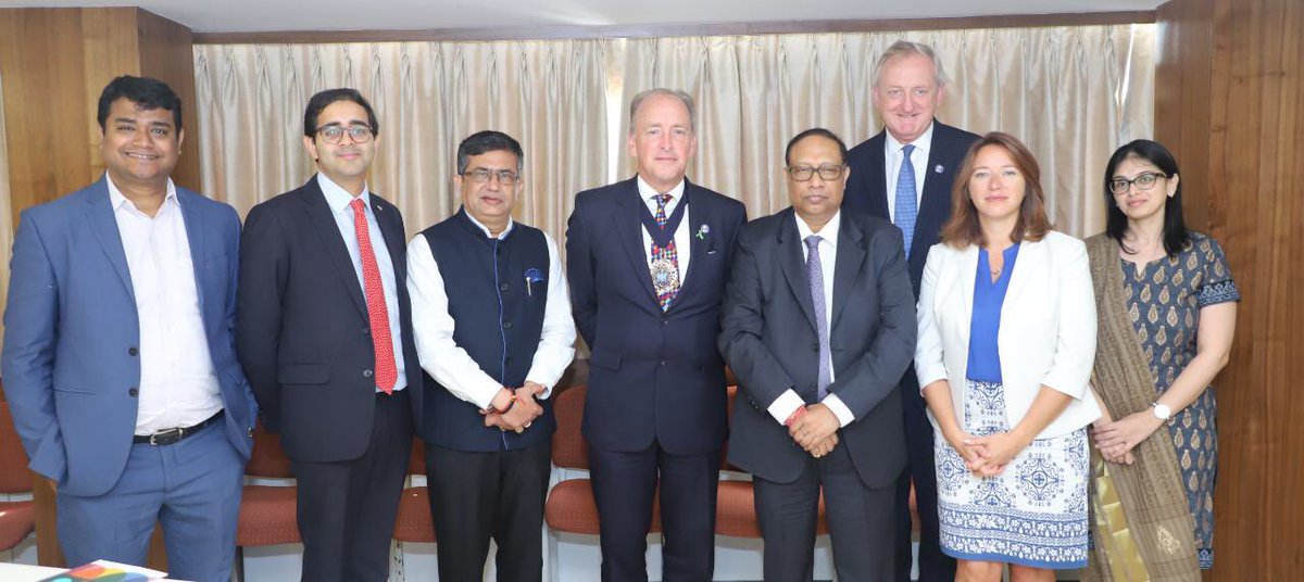 citylordmayor's tweet photo. More shots of my visit to @BSEIndia this morning with my delegation. Had a constructive meeting with CEO @ashishchauhan and Chairman Sethurathnam Ravi. https://t.co/7BrkoWuTfX