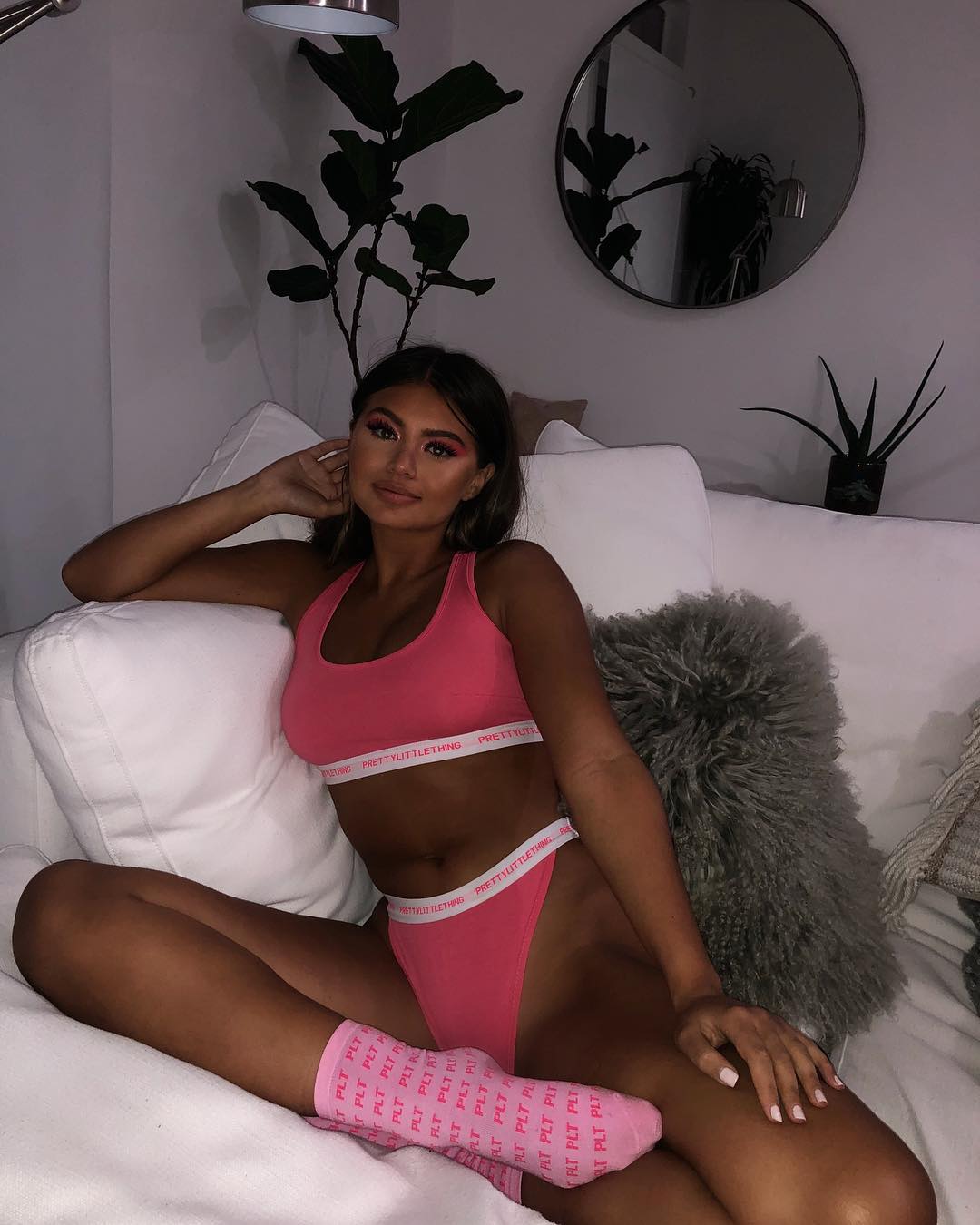 PrettyLittleThing on X: 😍 Our girl @sofiajamora loungin' in the