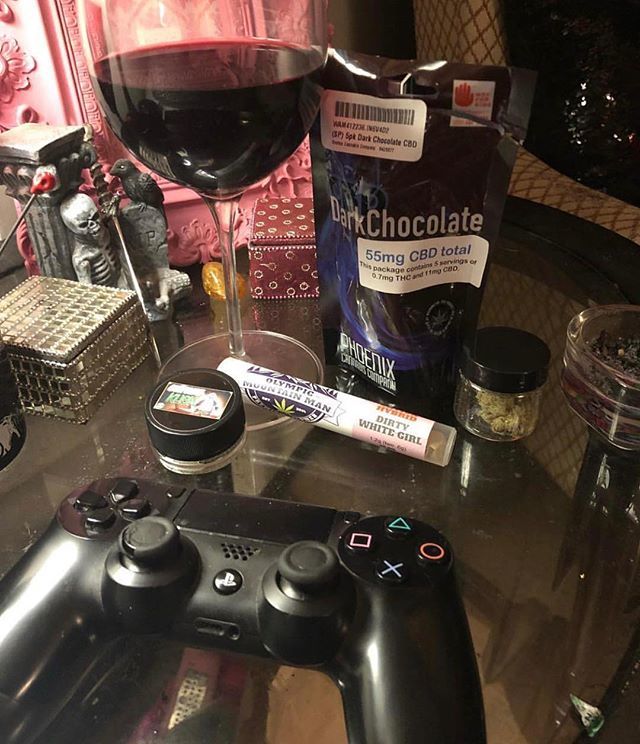 #Repost from Miss <a href="/ashleylette85/">Ashley</a> ・・・
Cramps suck!!!! #phoenixcannabiscompany #cbddarkchocolate #pensador #grenache #dirtywhitegirl #kushfamily #strawberrybananaxtangie #seattlesprivatereserve #lemonder #weed #420 #cannabis #medicine #cbd #thc #dabs #… ift.tt/2OeKnqs