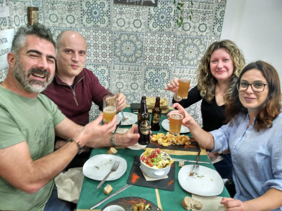 CValentivm's tweet photo. Nos encanta veros felices, radiantes, disfrutando tanto como nosotros de nuestras catas. Feliz #9deOctubre #valencia #craftbeer #cervezaartesanal https://t.co/RcEoC9EmJO