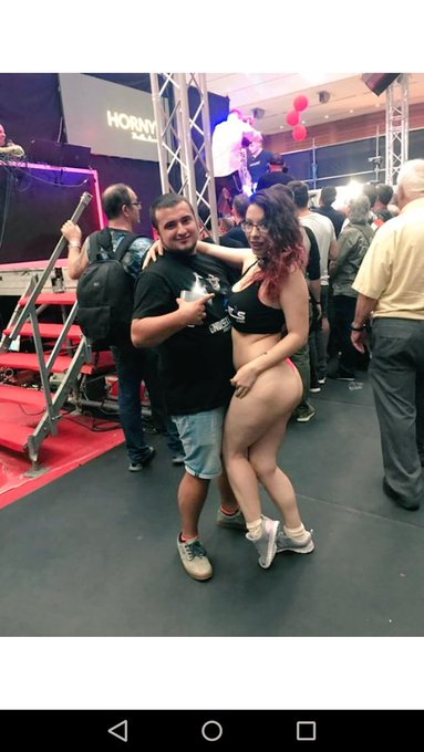 En el @SALONEROTICOBCN puedes hacerte cuantas fotos quieras, hasta repetir. @Pornovatasx #HornyBelleLive<a class="tags" target="_blank" title="On Twitter" href="/?out=eyJ0eXAiOiJKV1QiLCJhbGciOiJIUzUxMiJ9.eyJpYXQiOjE3MjA4Njg5NjksImlzcyI6InR3cG9ybnN0YXJzLmNvbSIsIm5iZiI6MTcyMDg2ODk2OSwiZXhwIjoxNzUyNDA0OTY5LCJyZWRpcmVjdF91cmwiOiJodHRwczovL3R3aXR0ZXIuY29tL1NBTE9ORVJPVElDT0JDTiJ9.EvwIMj97Q8zCCJ3wnfIXRrVgrBaffOb3Rqs2Zt0otj2bNEy9HYW48pZ230yMLPm-ma2u5Sgi0ZG-Co-fsxAW5g">@SALONEROTICOBCN</a><a href="/tag/hornybellelive"class="tags"><span>#hornybellelive</span></a>